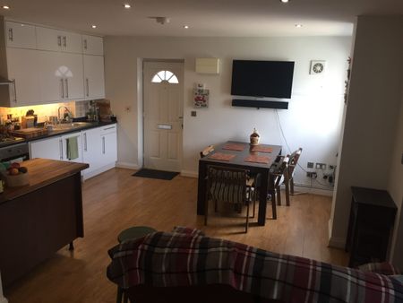 Yew Avenue, West Drayton, UB7 8QD - Photo 3
