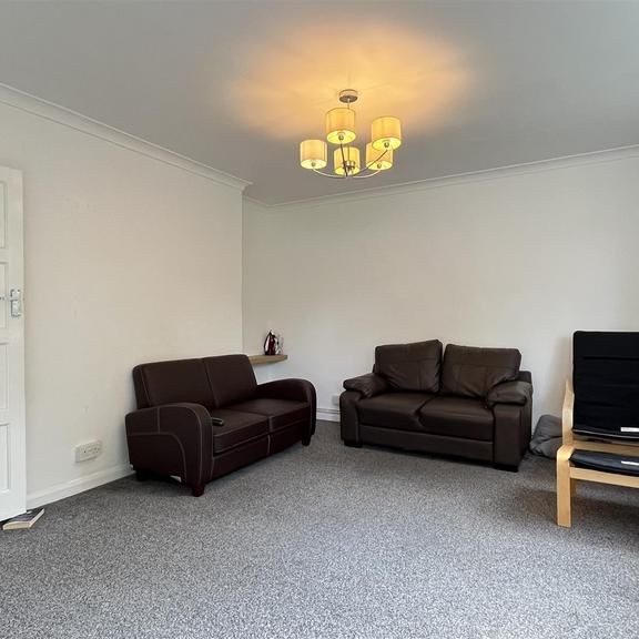 3 bedroom apartment to rent - Photo 1