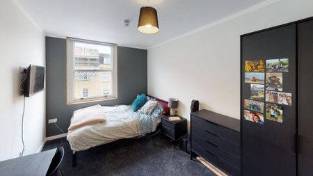 4 bedroom flat to rent - Photo 4