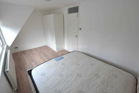 Price £2,000 pcm - Available Now - Part Furnished - Photo 3