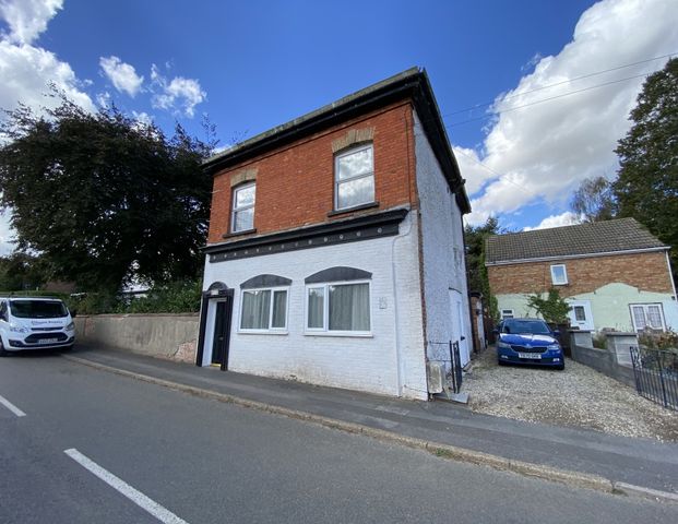 High Street, Waddingham - Photo 1