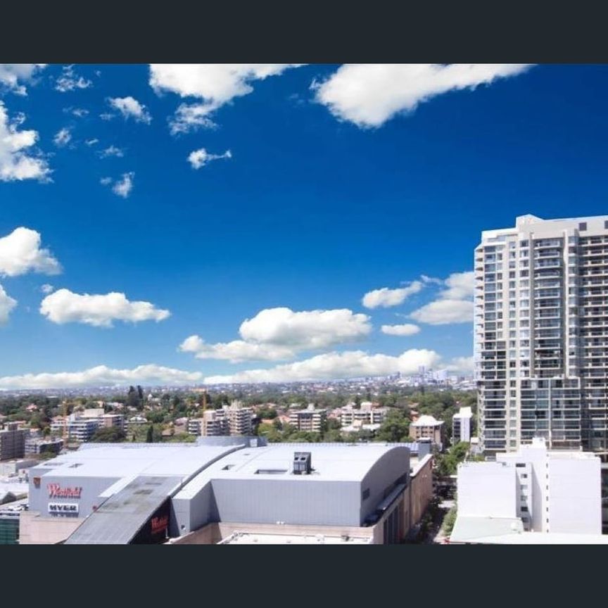 Incredible moden extra large 3 bedroom plus study apartment - Photo 1