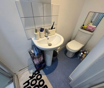 1 bedroom in a house share to rent - Photo 5