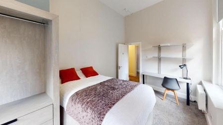 4 bedroom flat to rent - Photo 2