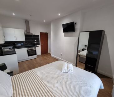 Studio Flat, Strand Road, L20 - Photo 1