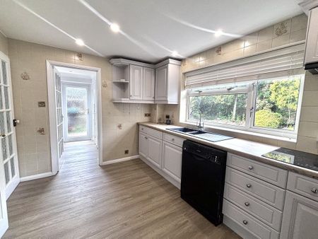 3 bedroom end of terrace house to rent - Photo 3