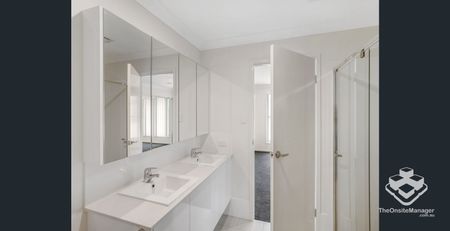 Modern Townhouse for Rent - Photo 4