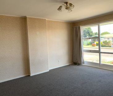 2 bedroom unit close to shops - Photo 3