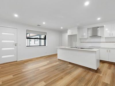 South Kingsville - Photo 5