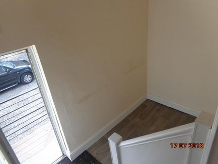 3 bedroom flat to rent - Photo 5