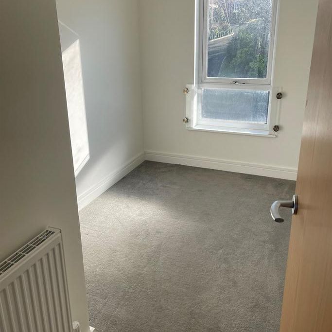 3 bedroom end of terrace house to rent - Photo 1