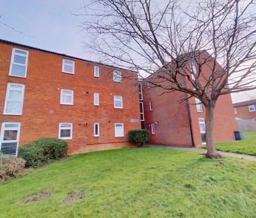 Hopton Road, Stevenage - Photo 1