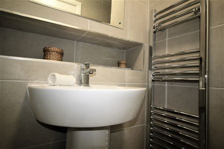 Basement Flat, 46 Headingley Lane, LS6 2EL, Leeds - Photo 5
