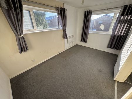 Surrey Close, Little Lever, Bolton - Photo 3