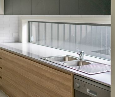 “Inspiring Design with Loads of Space & Street Appeal!” - Photo 4