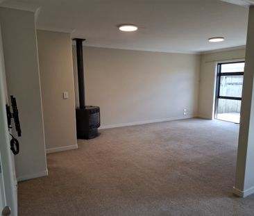 Discover comfort and convenience in this four-bedroom, two-bathroom... - Photo 5