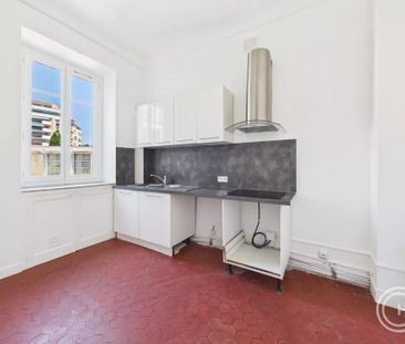 Location Appartement 3 pièces 76m² NICE 06100 - Photo 4