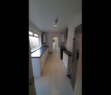 4 Bed Terraced House, Windmill Road, LU1 - Photo 3