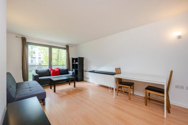 2 bedroom Flat To Let - Photo 1