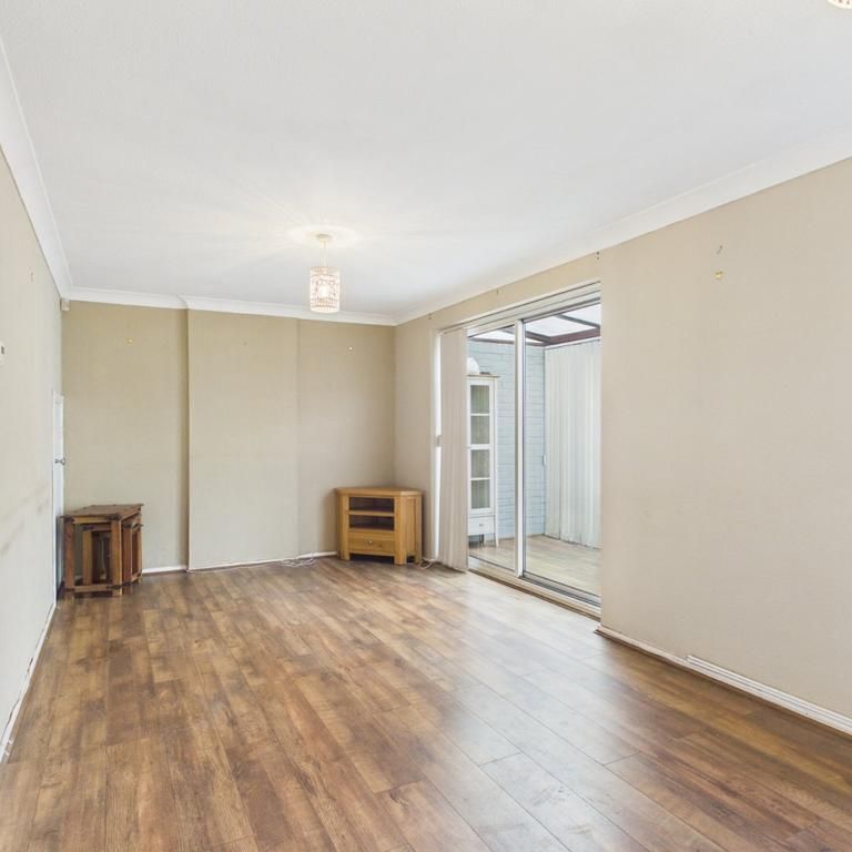 3 bedroom end of terrace house to rent - Photo 1