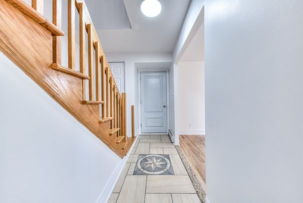 Maison à étages à louer - Laval (Chomedey) (Carrefour Saint-Martin) - Photo 1