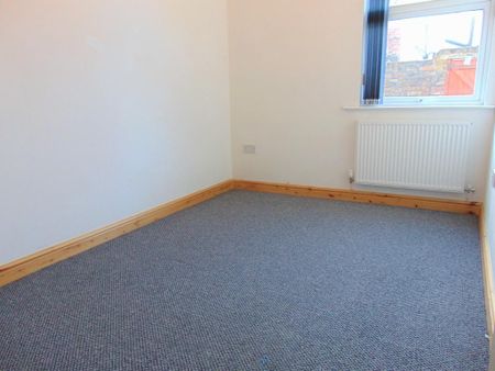 2 bedroom ground floor flat to rent - Photo 3