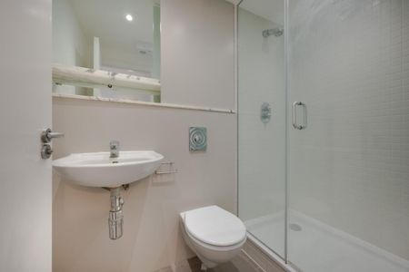2 bedroom Flat To Let - Photo 2