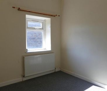 2 bedroom end of terrace house to rent - Photo 4