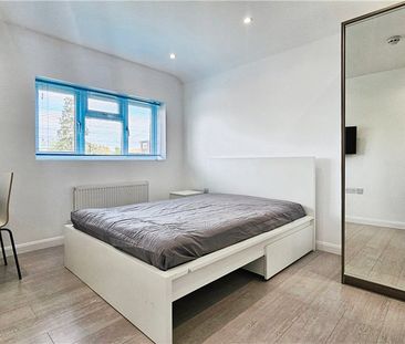 Elizabethan Close, Stanwell, Staines-upon-Thames, Surrey, TW19 7QL - Photo 2