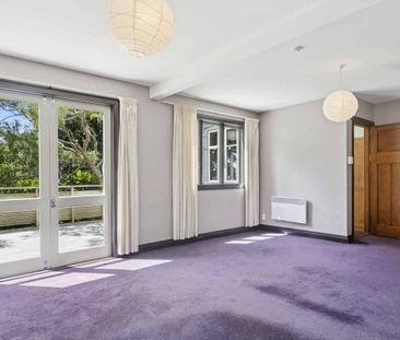 Character Three bedroom in Popular Brooklyn - Photo 3