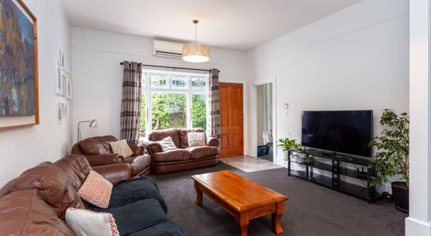 Spacious 4 bedroom family home - Photo 1