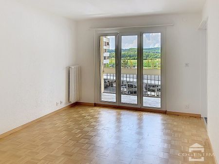 Entièrement rénové, appartement de 3 pièces avec balcon! - Photo 3