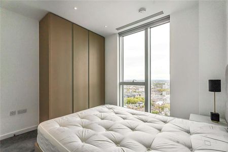 2 bedroom 33rd floor apartment benefitting from a large balcony and far-reaching views. - Photo 2