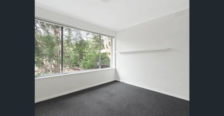WELL PRESENTED TWO BEDROOM APARTMENT - Photo 3