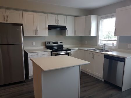 For Lease - 7768 ASCOT Circle Unit# 3, Niagara Falls, Ontario - Photo 3