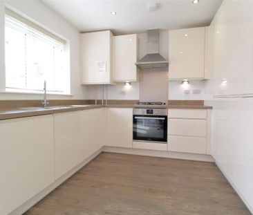 3 bedroom semi-detached house to rent - Photo 4