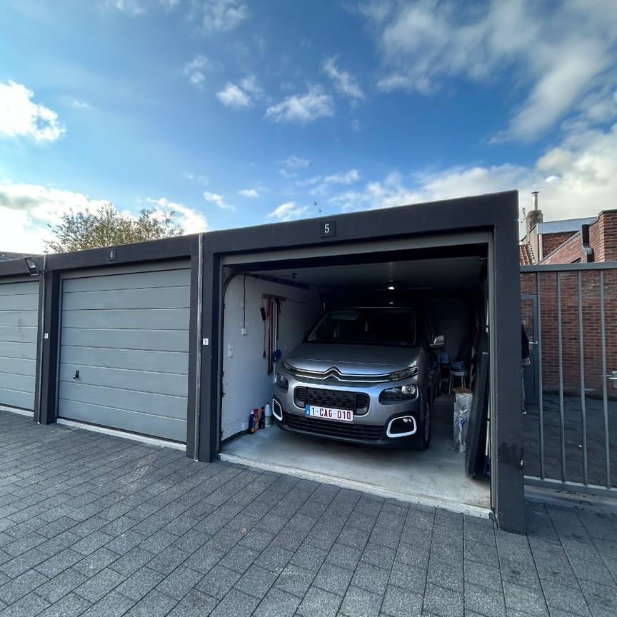 Gelijkvloers app met 1 slaapkamer en garage - Foto 1