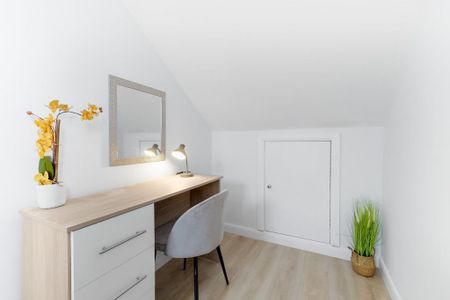 4 bedroom terraced house to rent - Photo 3