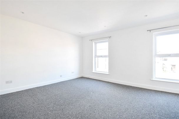 Well presented 2 bedroom apartment situated within walking distance of the City centre & local amenities close by. Excellent access to the Science Parks. Unfurnished. - Photo 1