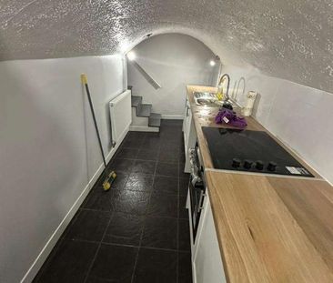 The Combs, Thornhill, Dewsbury, West Yorkshire, WF12 - Photo 4