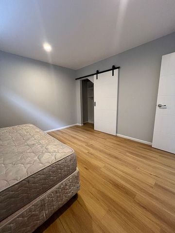 Modern design 4 bedroom house with outdoor decking - Photo 5