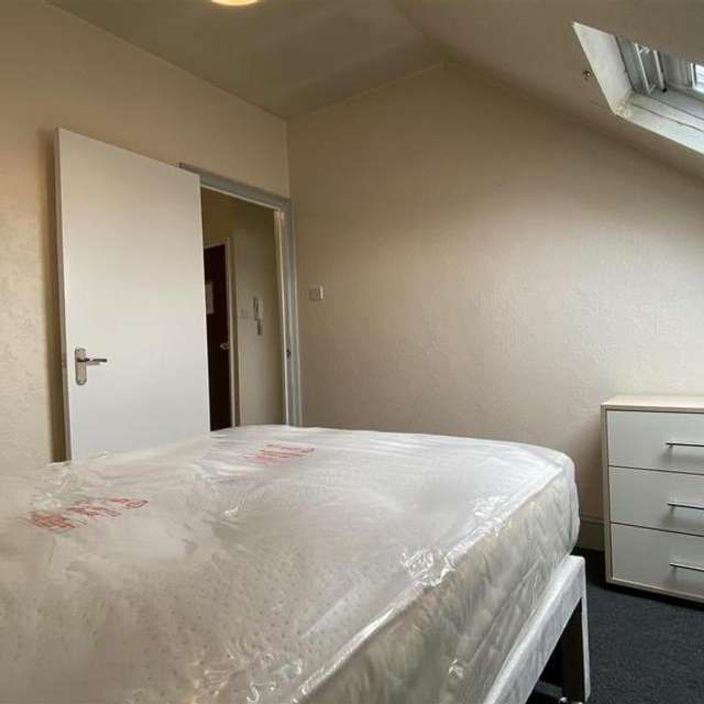 3 bedroom flat to rent - Photo 1