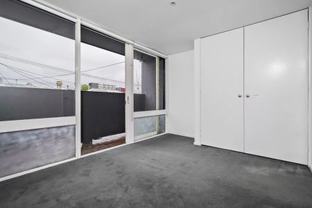 Spacious Two-Bedroom Townhouse in Prime South Yarra Location - Photo 2