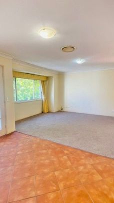 Spacious Unfurnished 3 Bedroom 3bathroom Villa Within Gated Community - Photo 1