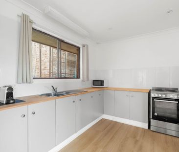 Family Home in Leafy Surroundings - Photo 5