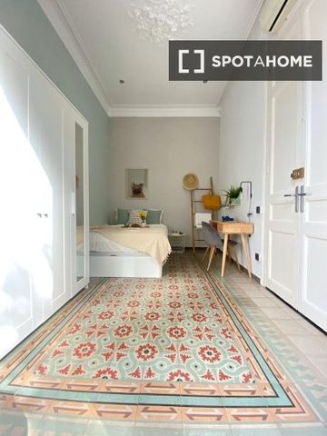 barcelona, Catalonia 08008 - Photo 4