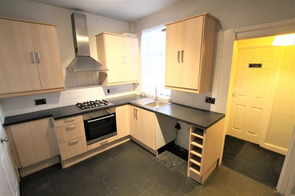 2 bedroom end of terrace house to rent - Photo 1