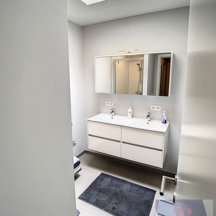 Modern appartement met terras en 2 autostaanplaatsen in Herk-de-Stad - Photo 1