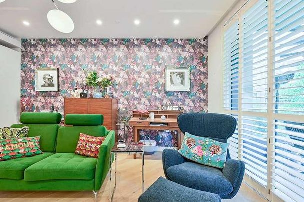 Wood Crescent, White City, W12 - Photo 1