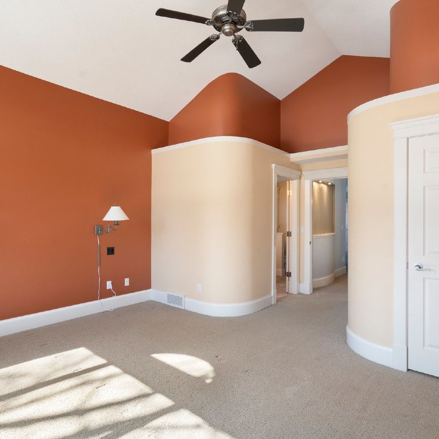 204 26 Ave Nw - Photo 1